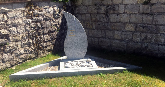 Jardin du souvenir en granit pas cher pour cimetière